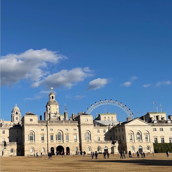 Meet your Posher, Carly - Picture 14 of 15